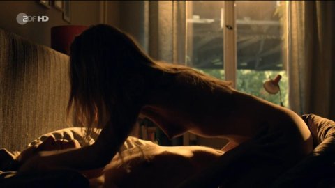 Lisa Maria Potthoff - Sex Scenes in Der letzte Kronzeuge - Flucht in die Alpen (2014)