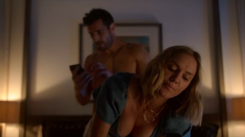 Erinn Hayes - Sex Scenes in Huge in France s01e03-04-07 (2019)