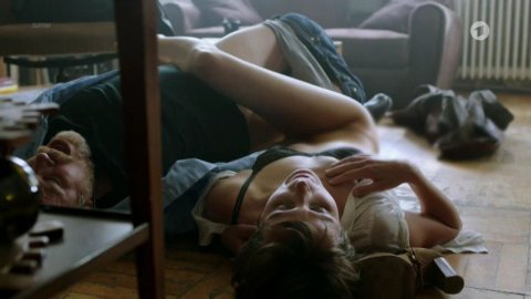 Julia Koschitz - Sex Scenes in Harter Brocken: Der Bankraub (2017)