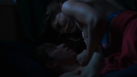 Jessica Rothe, Kathleen Rose Perkins - Sex Scenes in Juveniles (2018)