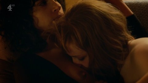 Desiree Akhavan, Niamh Algar - Sex Scenes in The Bisexual s01e04 (2018)