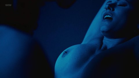 Louise Clos, Raquel Rocha - Sex Scenes in The Mechanism s01e02 (2018)