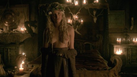 Ida Nielsen, Josefin Asplund - Sex Scenes in Vikings s04e18 (2017)