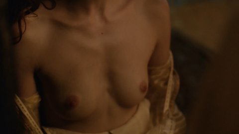 Charlotte Hope - Sex Scenes in The Spanish Princess s01e02 (2019)